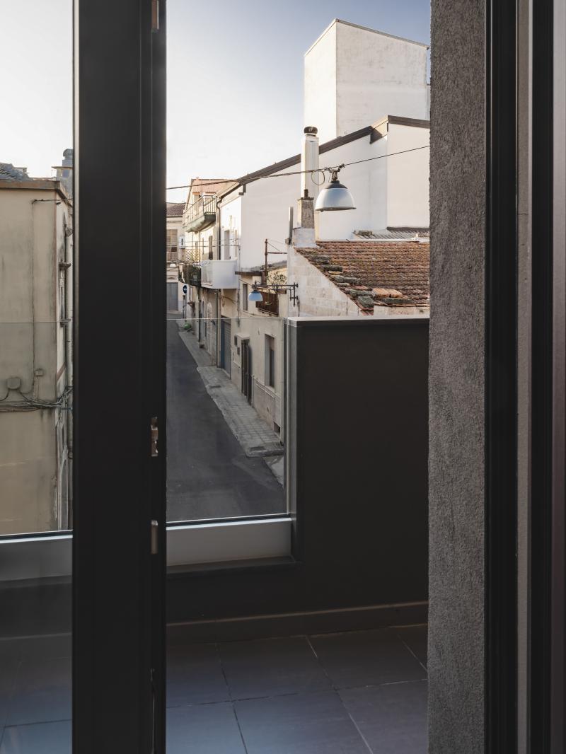Balcon urban, privire către stradă | Inspirație Terasă Luxe