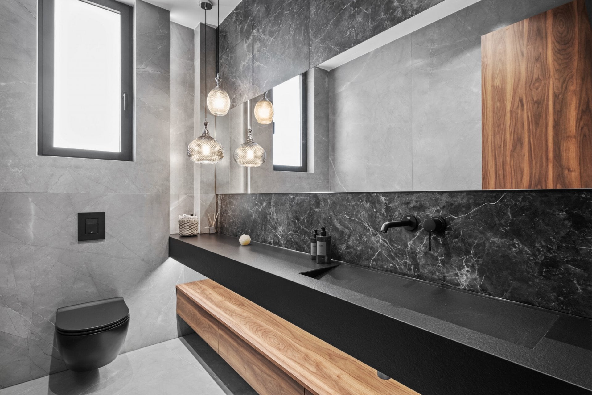Baie modernă în tonuri reci | Inspirație Baie Luxe
