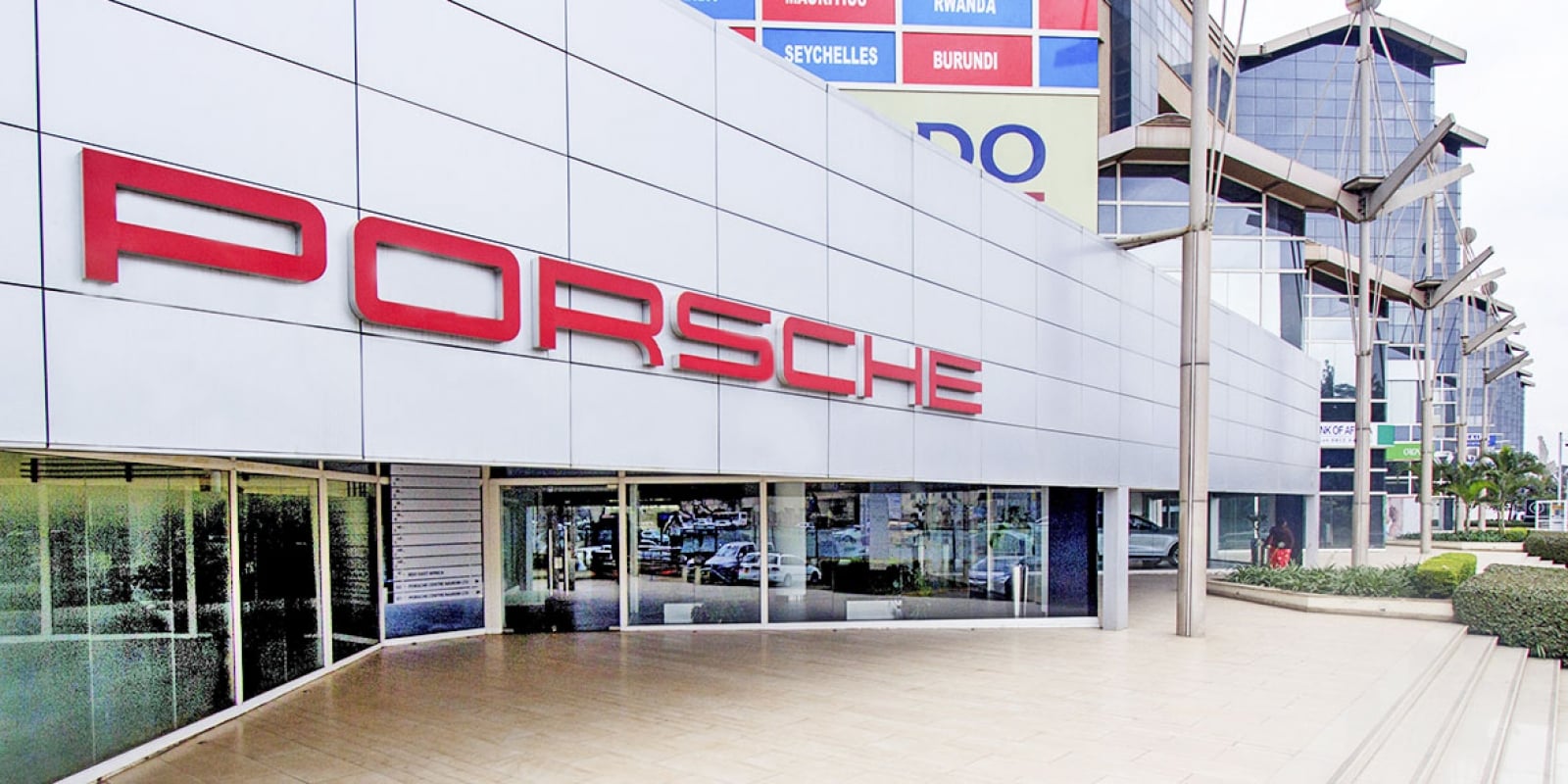 Porsche (Nairobi) | Inspirație Hol Modern