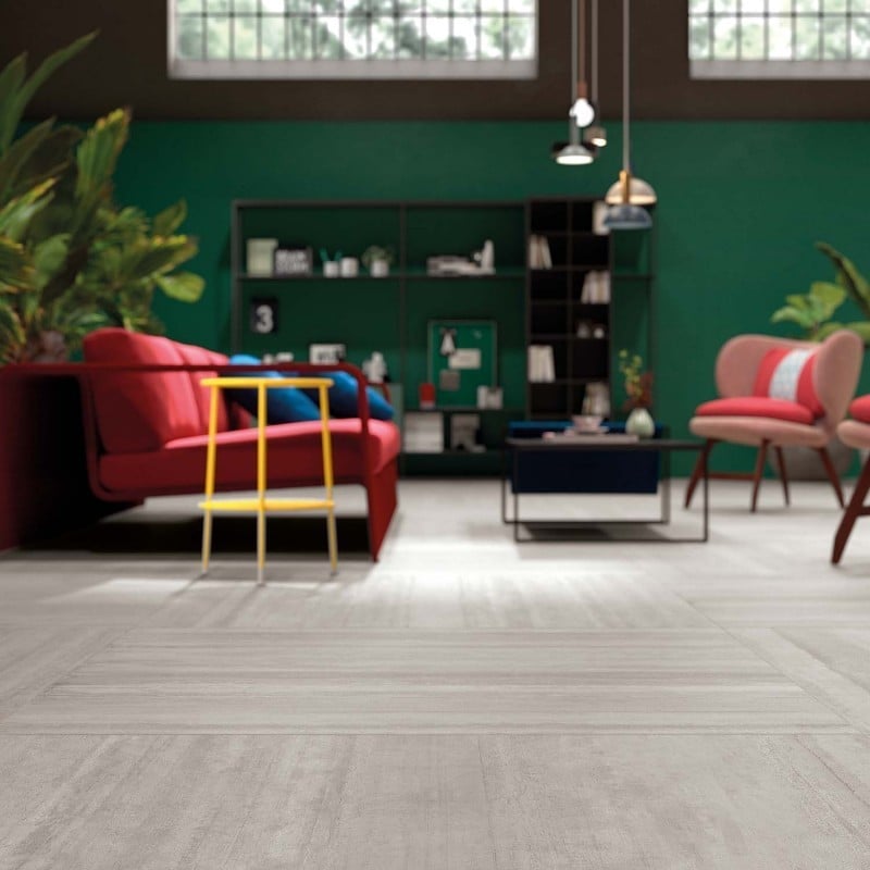Living urban cu accente tropicale | Inspirație Baie Minimalist