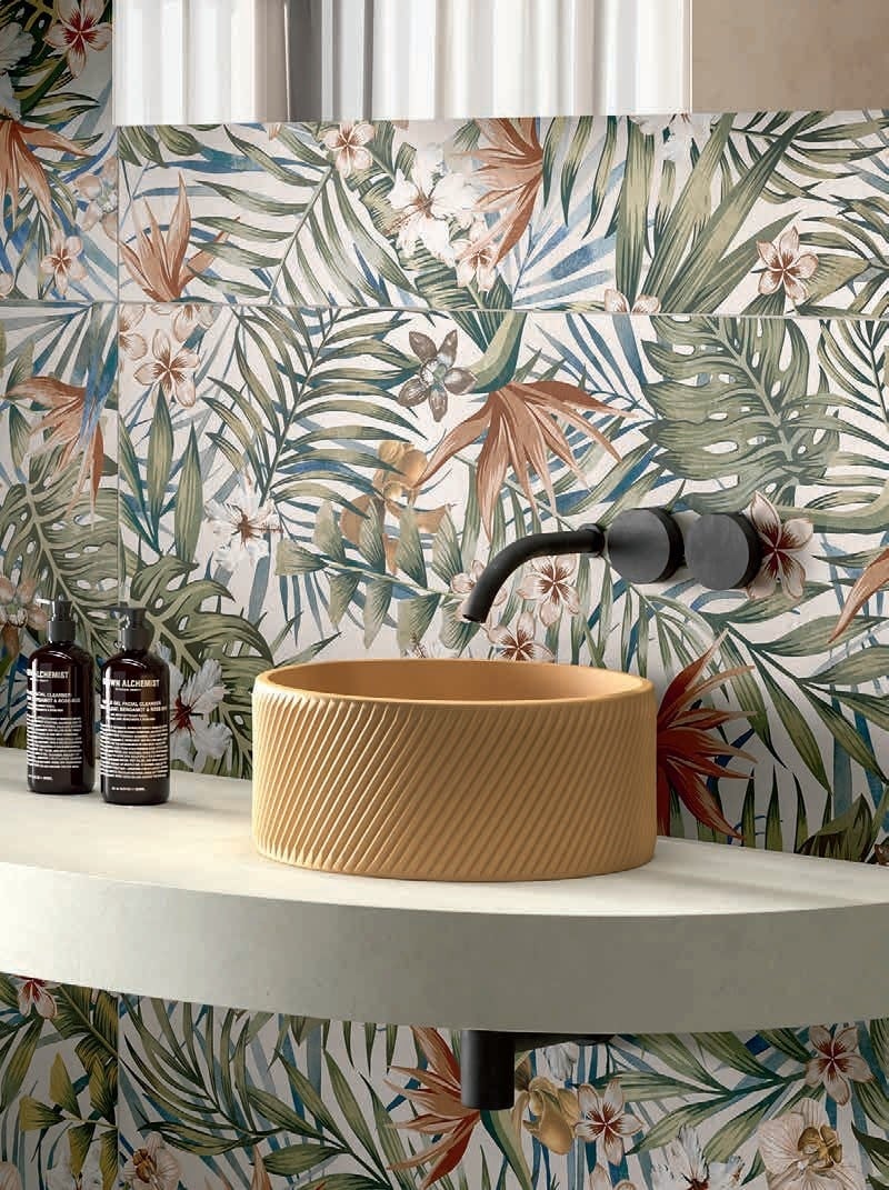 Baie tropicală cu lavoar galben | Inspirație Baie Modern