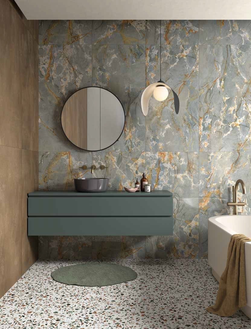 Baie eclectic-urbană cu accente aurii | Inspirație Baie Modern