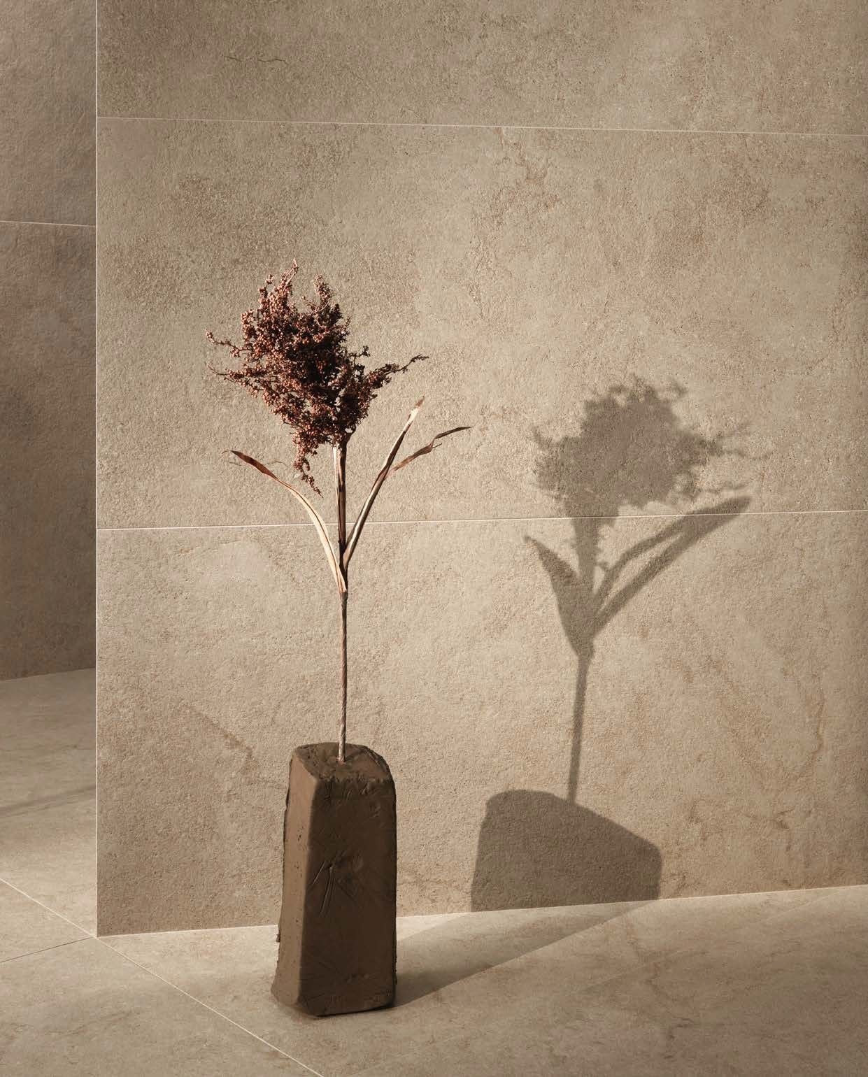 Minimalism tactil în tonuri calde | Inspirație Baie Modern