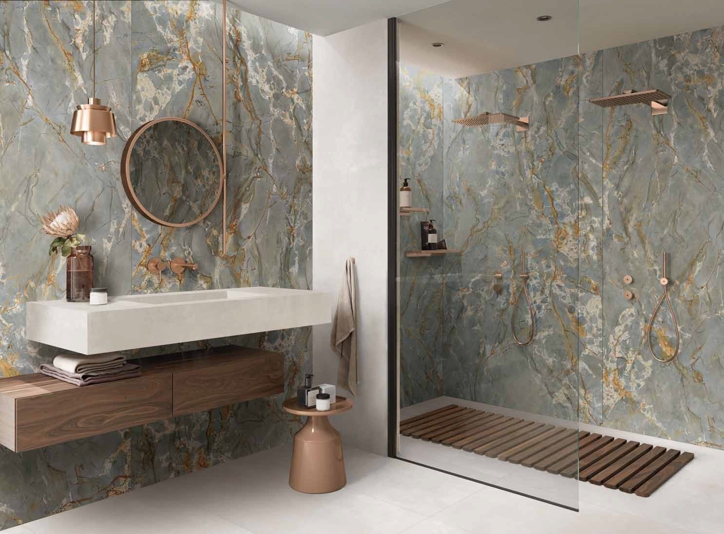 Baie spațioasă, accente cupru | Inspirație Baie Modern