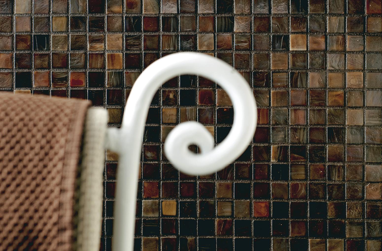 Baie caldă, cu irizații de sticlă | Inspirație Baie Modern