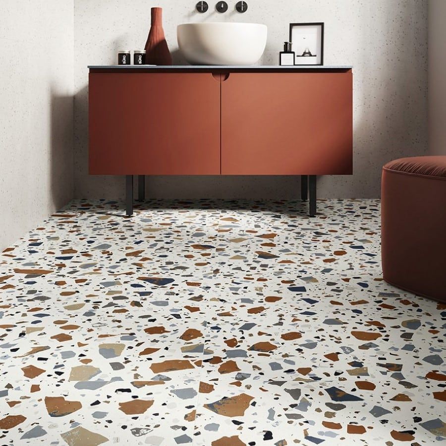Baie modernă cu accente terrazzo | Inspirație Baie Industrial