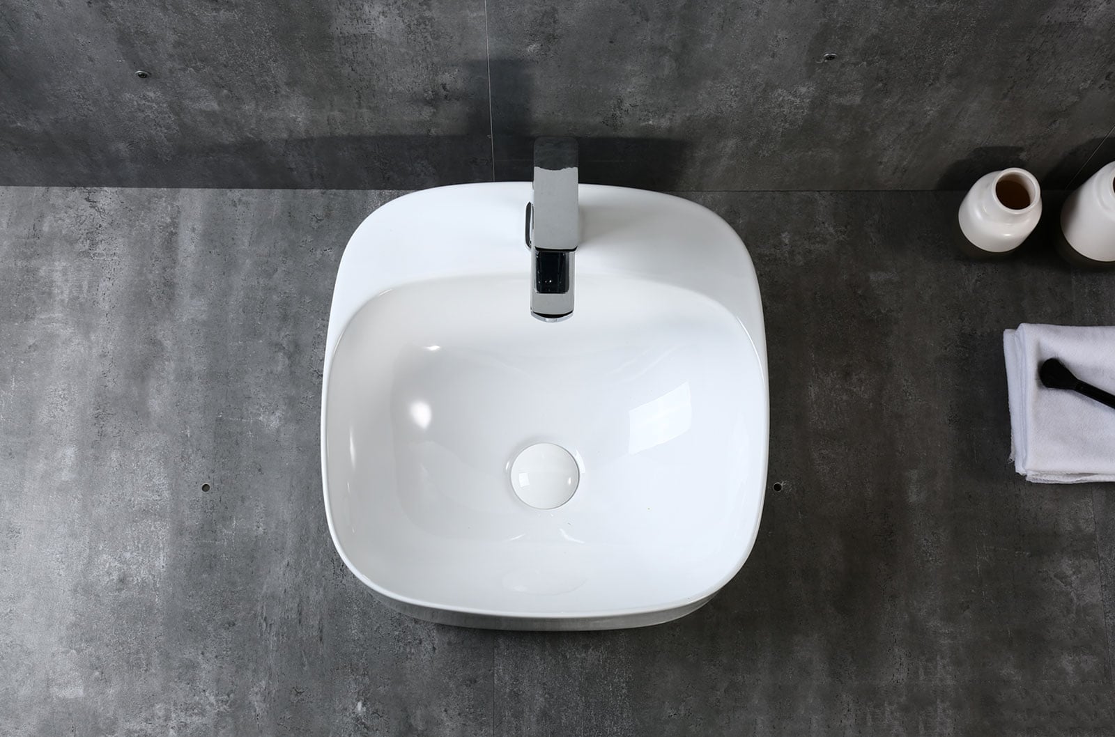 Baie minimalistă în tonuri de beton | Inspirație Baie Modern