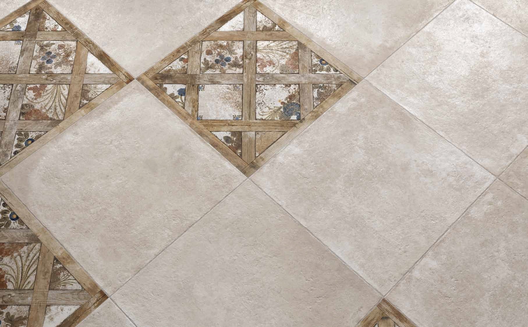 Pardoseală rustică cu accente florale | Inspirație Baie Modern