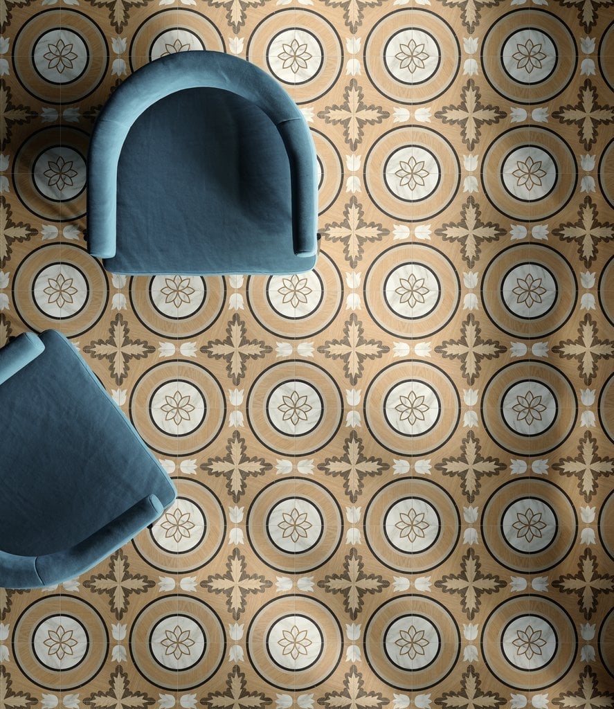 Hol luminos cu accent floral | Inspirație Baie Modern