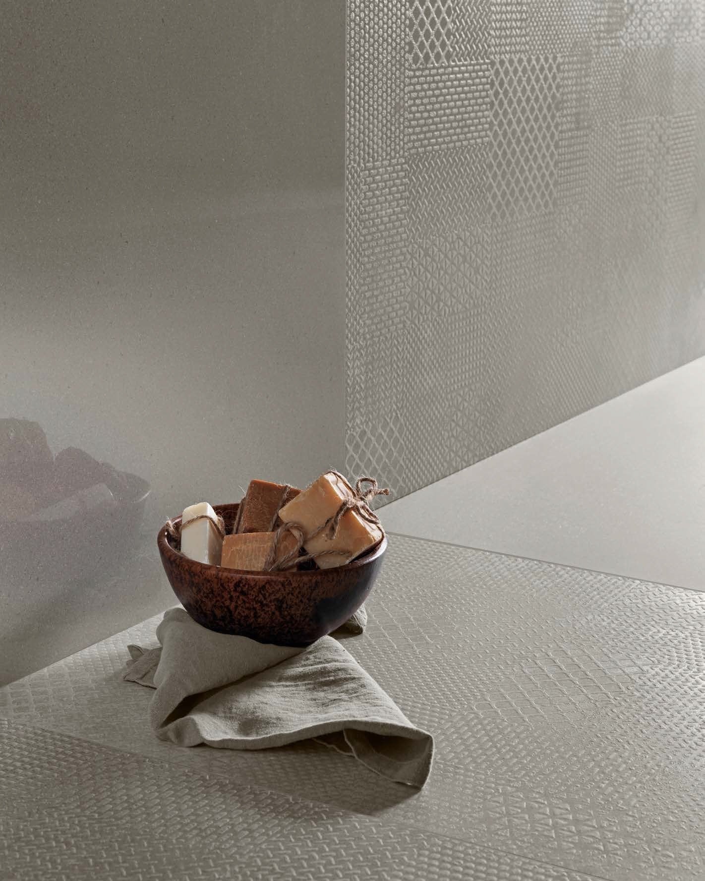 Baie modernă cu accente tactile | Inspirație Baie Modern