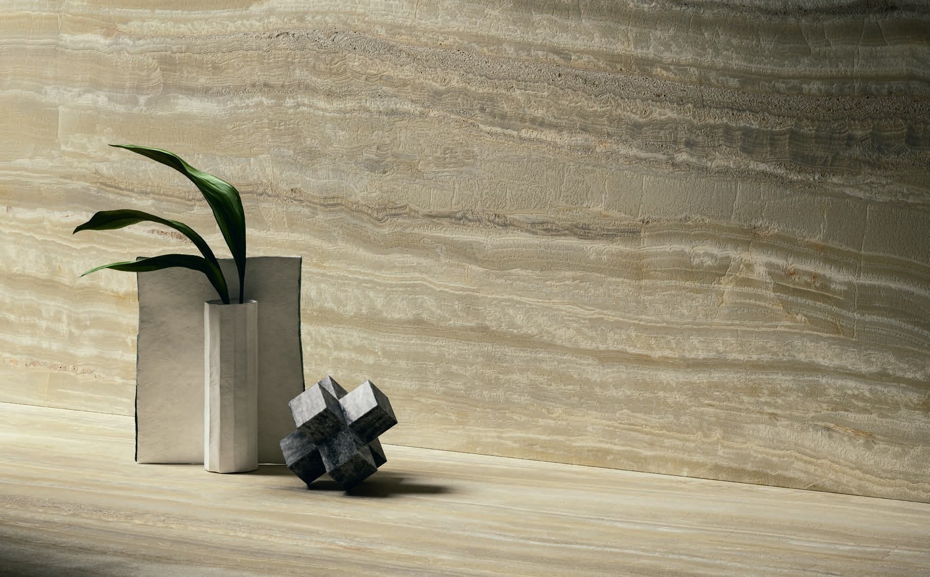 Texturi fluide de travertin | Inspirație Baie Minimalist