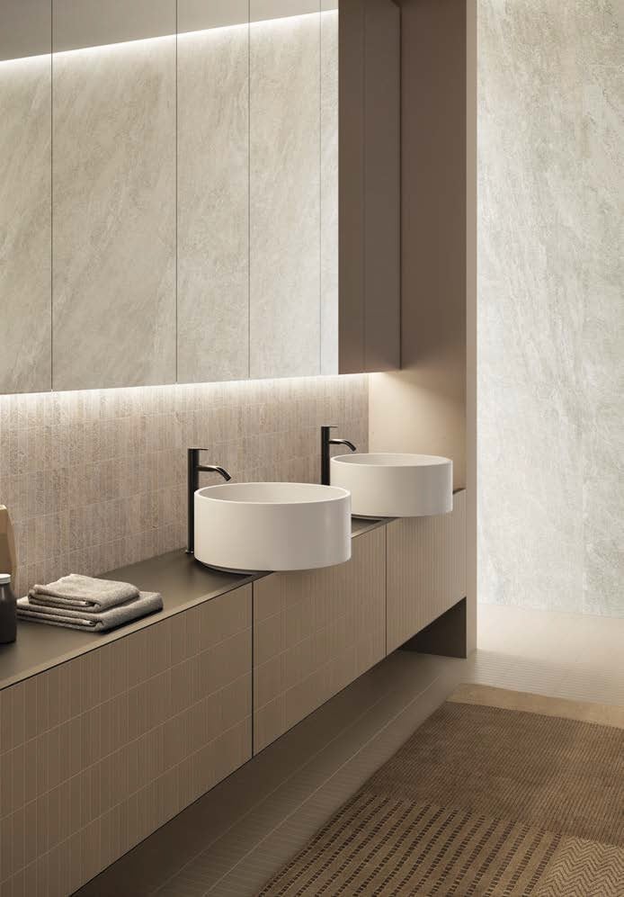 Baie spațioasă cu lumină difuză | Inspirație Baie Minimalist