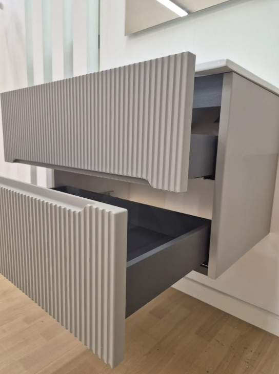 Minimalism texturat în baie | Inspirație Baie Modern