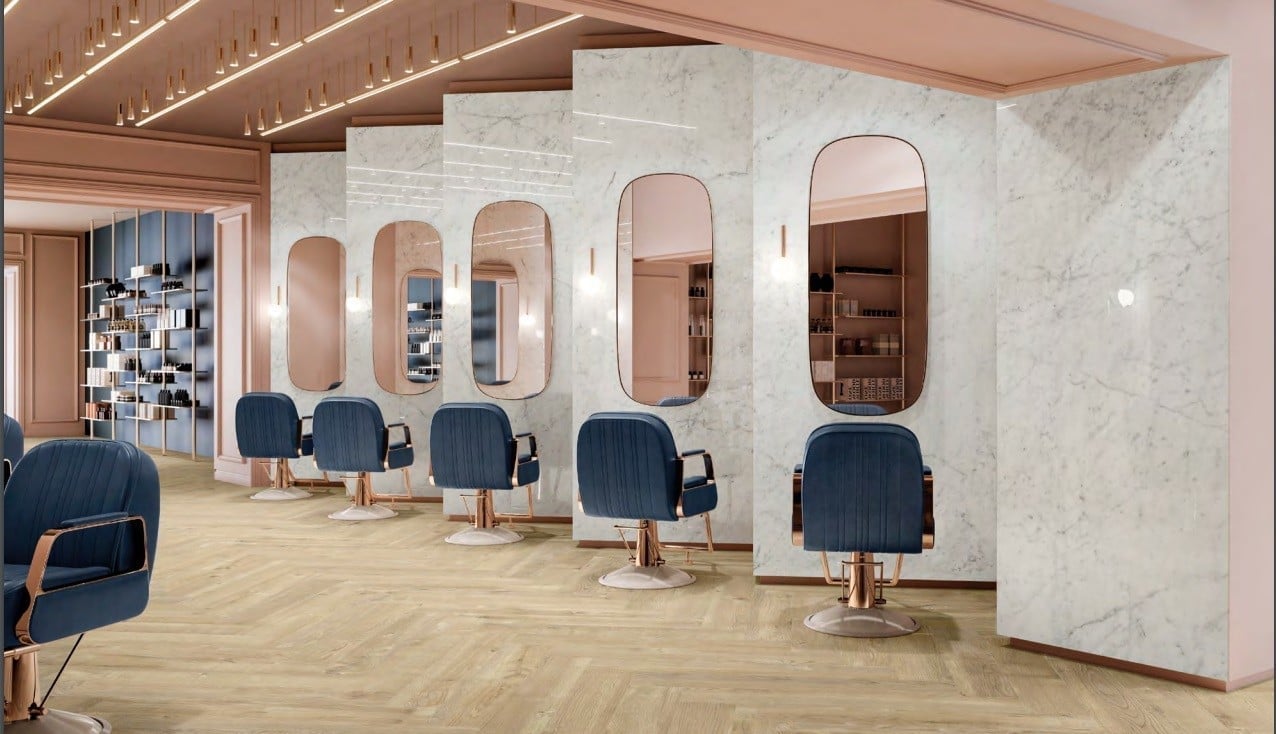 Salon elegant în marmură și lemn