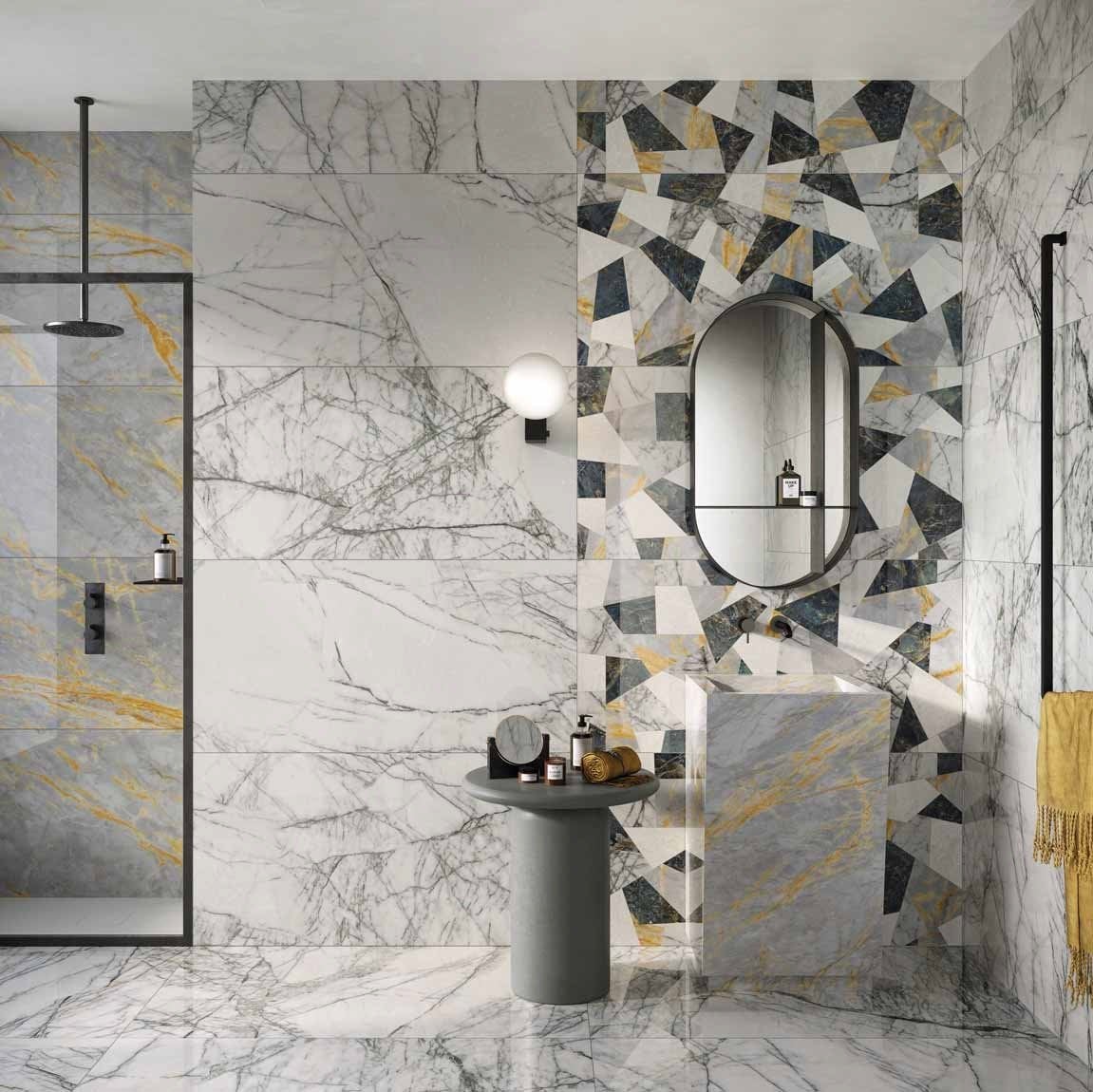 Baie modernă cu accente aurii | Inspirație Baie Modern