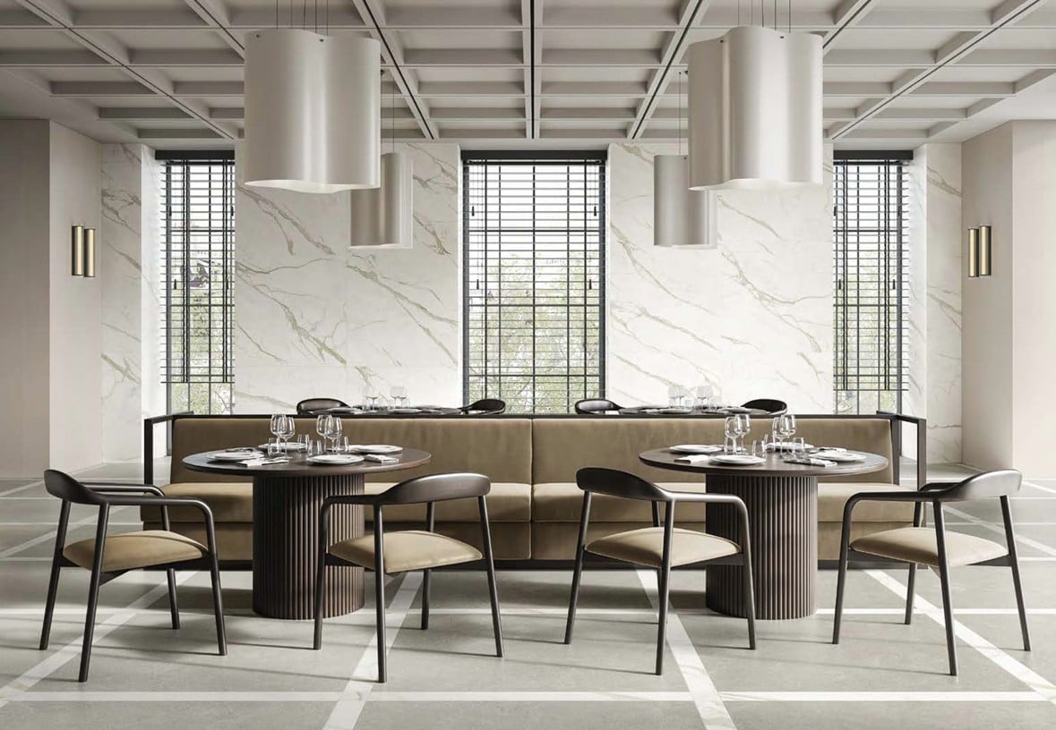 Restaurant urban cu accente marmorate | Inspirație Baie Minimalist