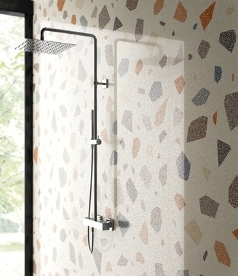 Duș vibrant cu accente terrazzo | Inspirație Baie Minimalist