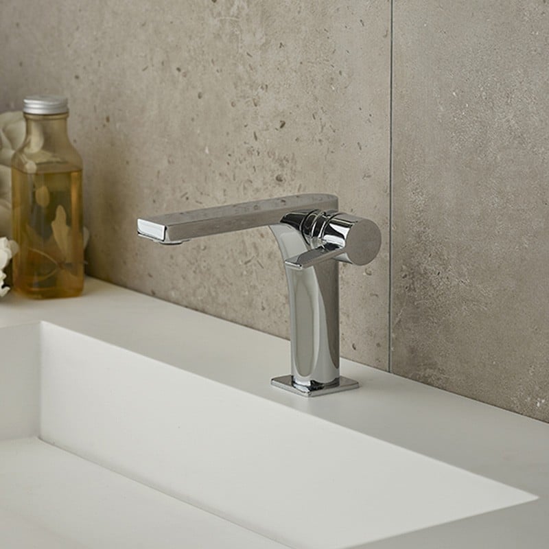 Baie modernă cu accente de piatră | Inspirație Baie Modern
