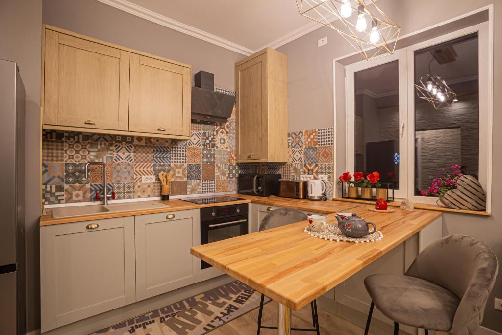 Bucătărie urbană cu accente ludice | Inspirație Baie Modern