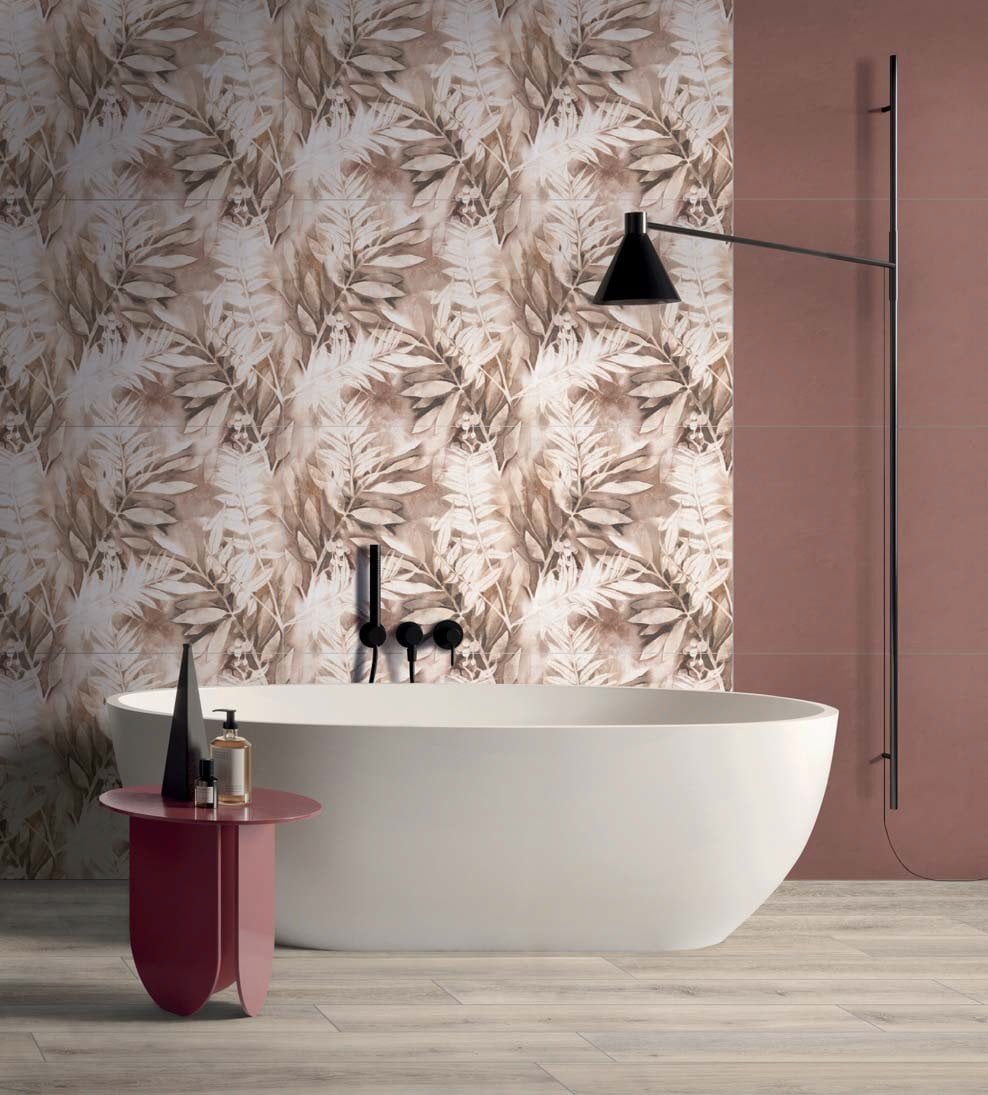 Baie tropicală cu accente roșii | Inspirație Baie Modern