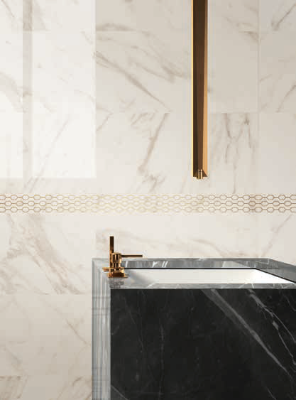 Baie elegantă în marmură și aur | Inspirație Baie Modern