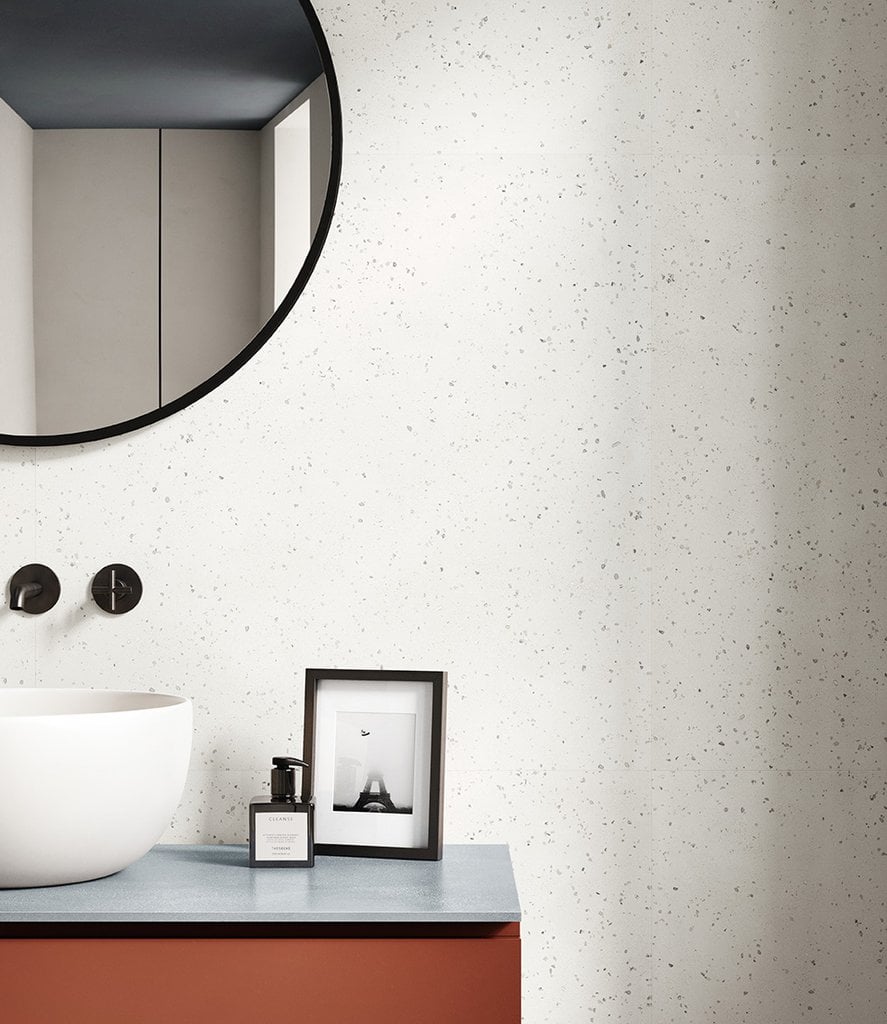 Baie modernă, cu accente discrete | Inspirație Baie Industrial