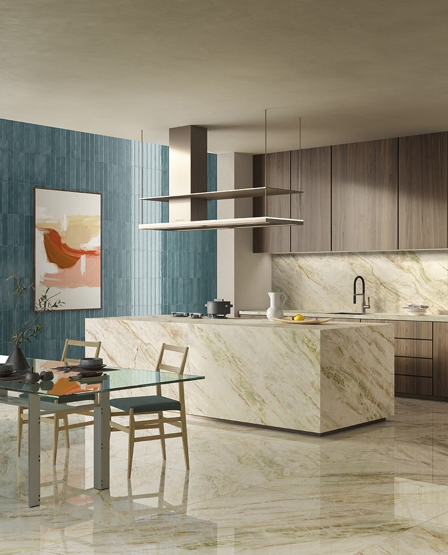 Bucătărie urbană cu accente de marmură | Inspirație Baie Modern