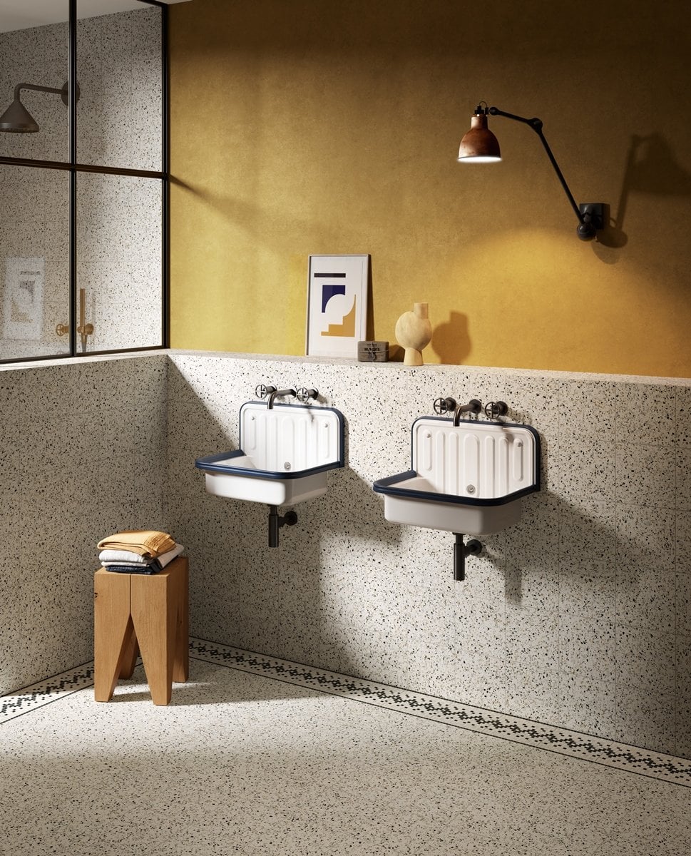 Baie eclectic cu terrazzo și ocru | Inspirație Baie Modern
