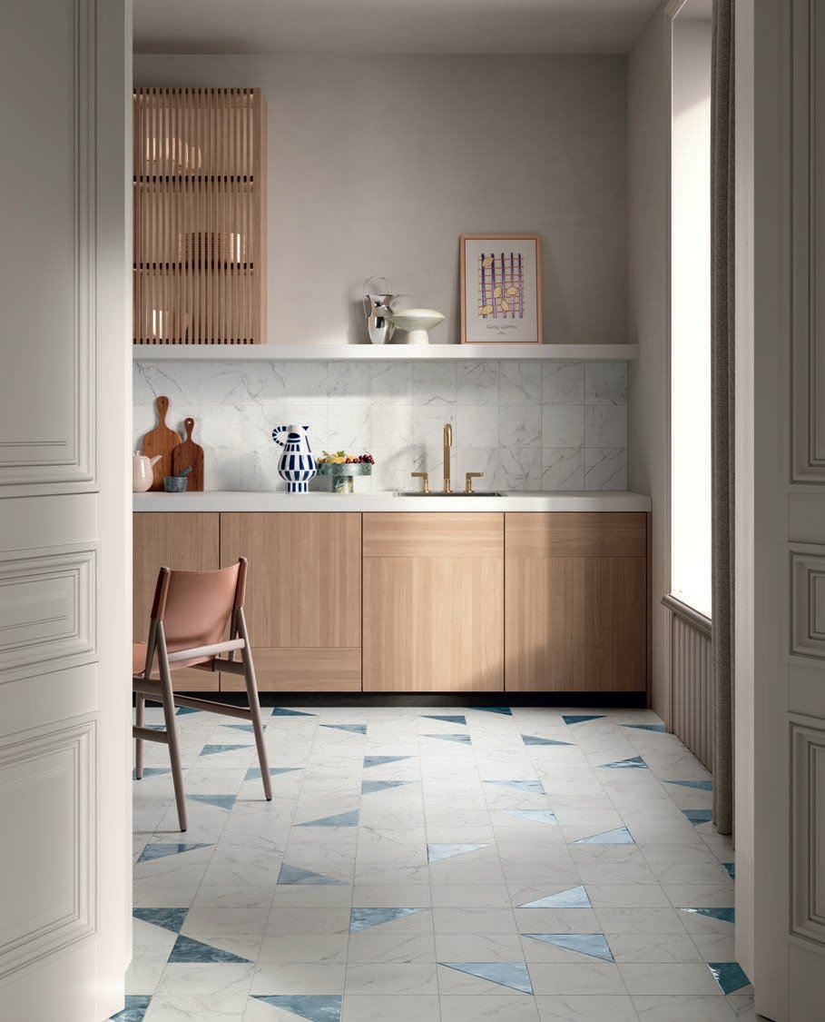 Bucătărie luminoasă cu accente albastre | Inspirație Bucătărie Modern