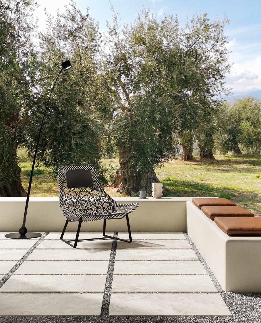 Terasă mediteraneană sub măslini | Inspirație Baie Modern