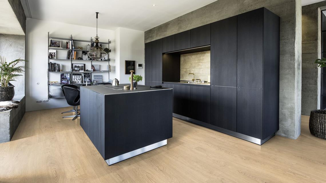 Bucătărie urbană cu accente calde | Inspirație Bucătărie Modern