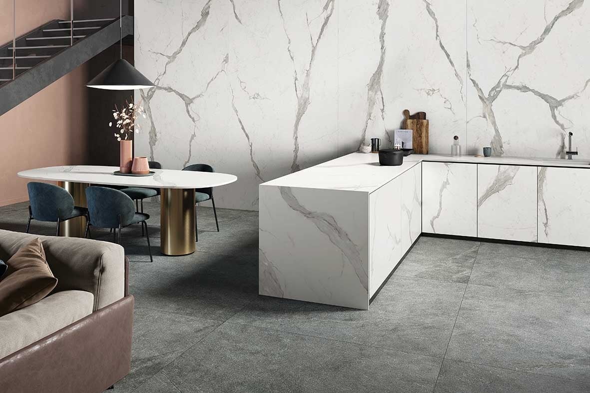 Bucătărie urbană cu accente marmură | Inspirație Baie Modern