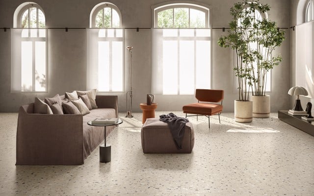Living luminos cu accente calde | Inspirație Living Industrial