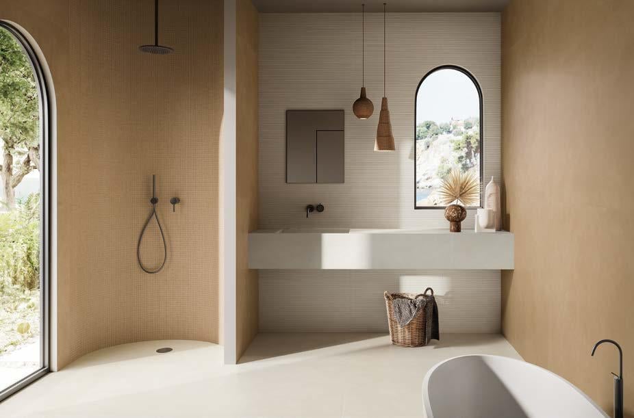 Baie mediteraneană cu lumină caldă | Inspirație Baie Modern