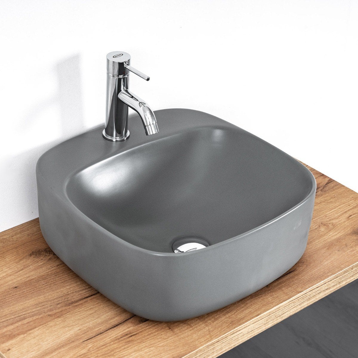 Baie modernă cu accente calde | Inspirație Baie Modern