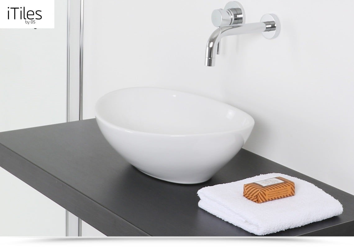 Baie minimalistă cu accente cromate | Inspirație Baie Modern