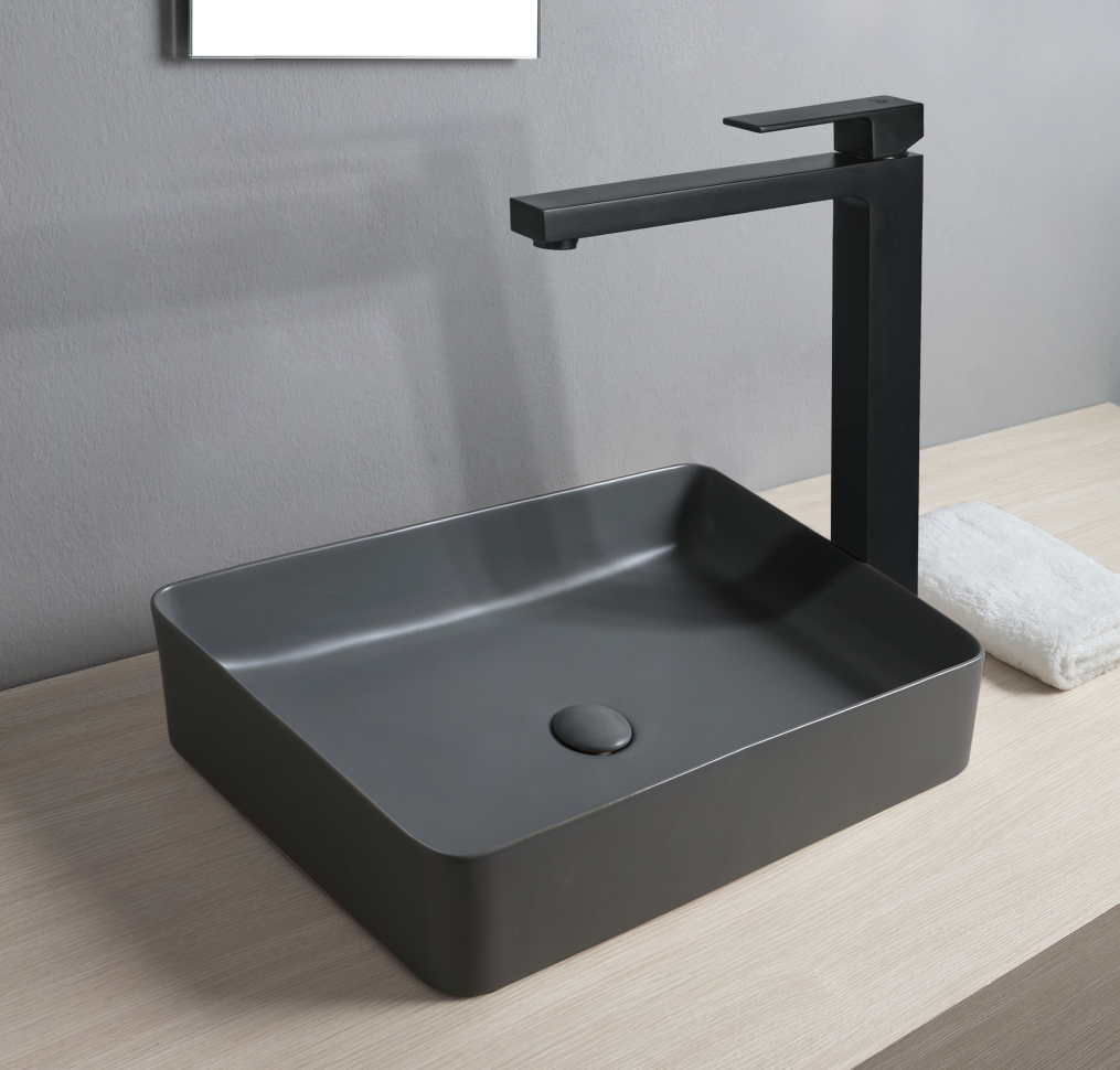 Baie minimalistă cu accente mate | Inspirație Baie Minimalist