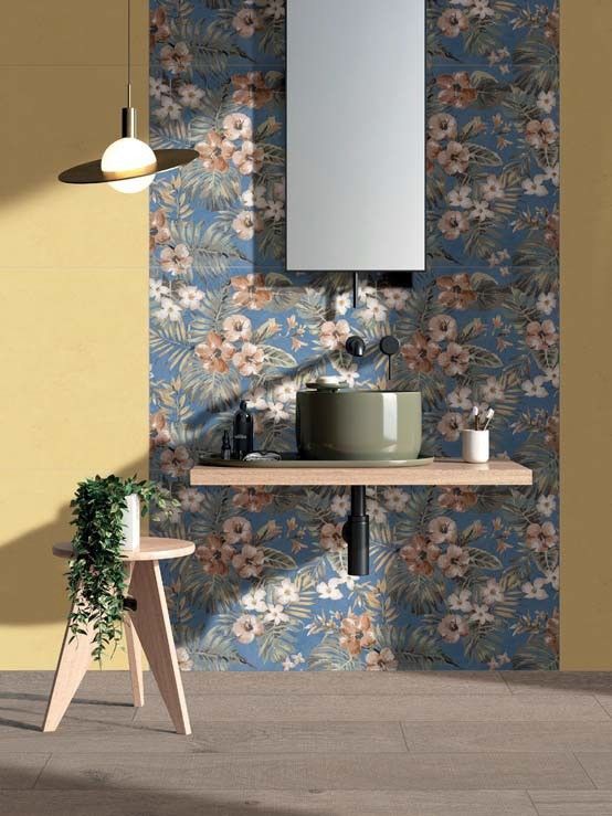 Baie tropicală cu accente calde | Inspirație Baie Modern