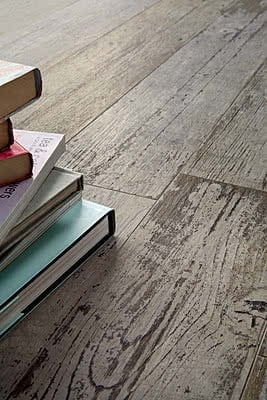 Pardoseală cu patină de lemn vechi | Inspirație Baie Modern