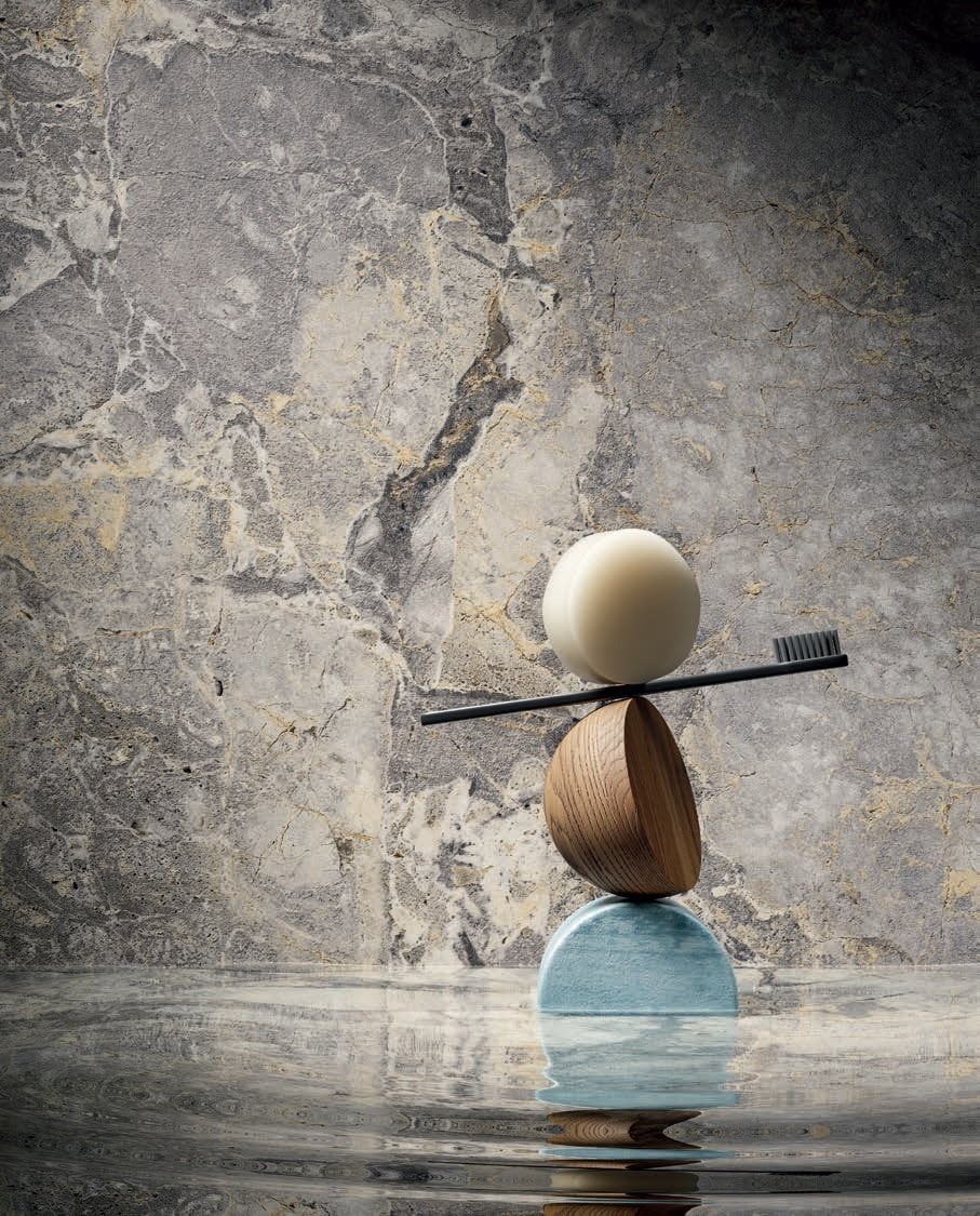 Baie modernă cu accente aurii | Inspirație Baie Minimalist
