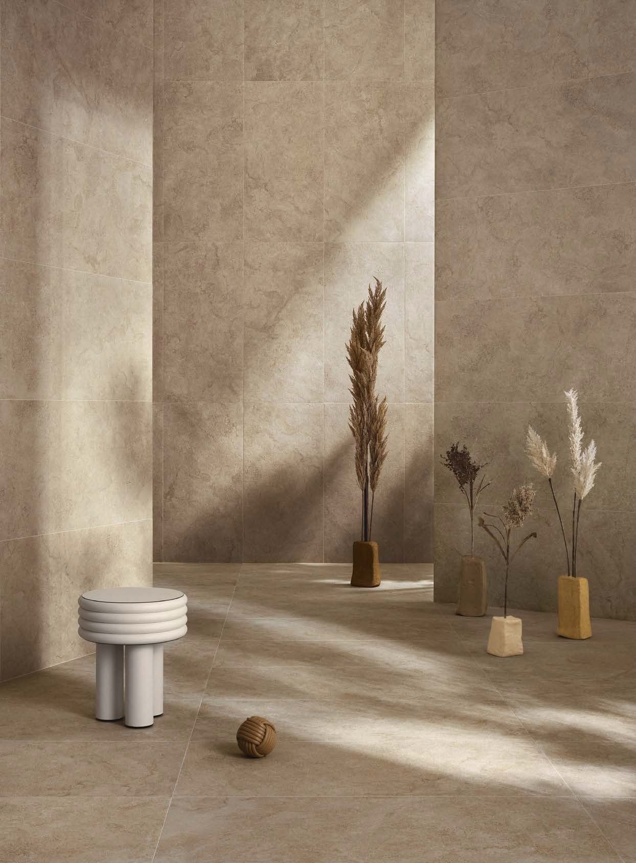 Hol minimalist cu lumină filtrată | Inspirație Baie Modern