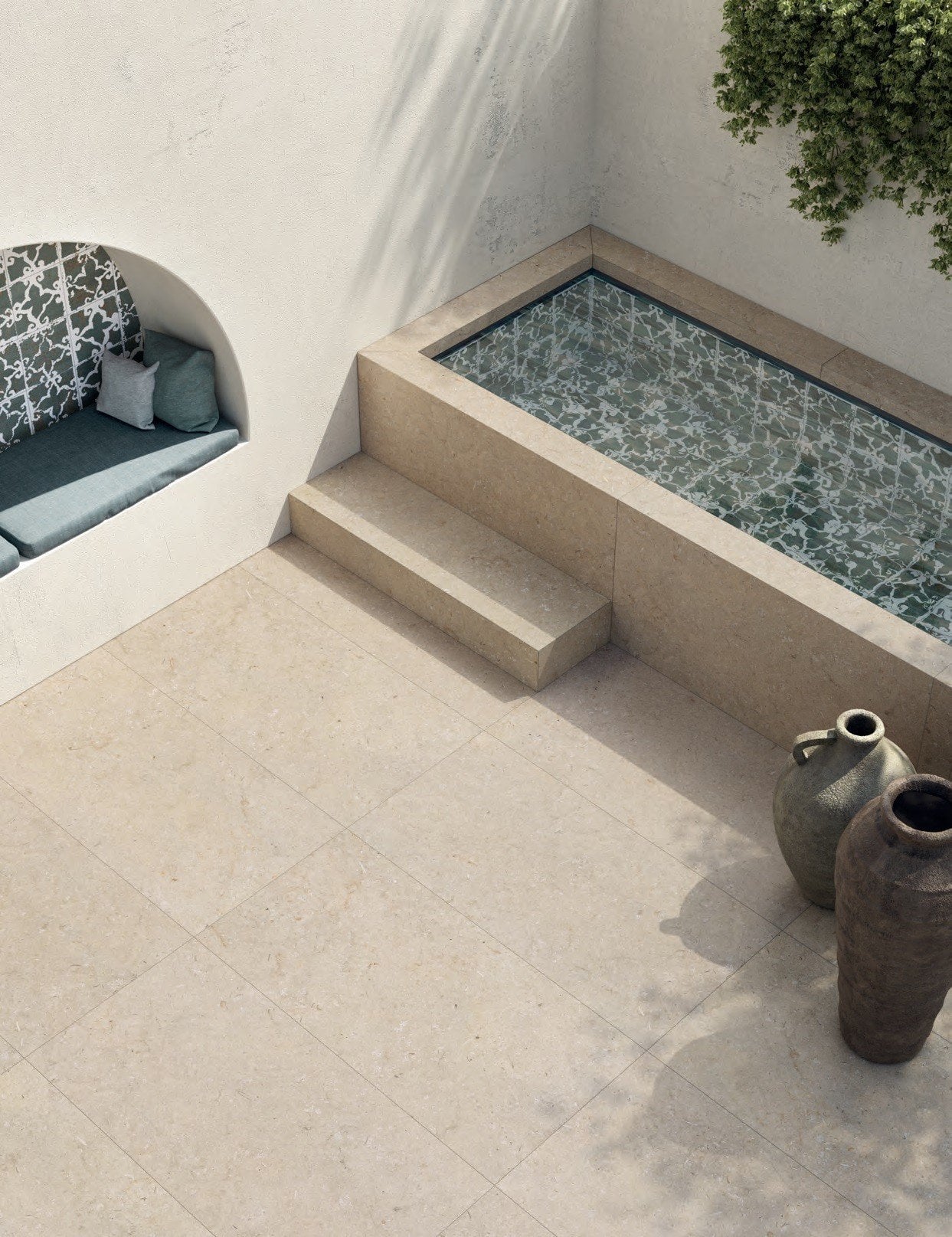 Curte mediteraneeană cu reflexii | Inspirație Baie Modern