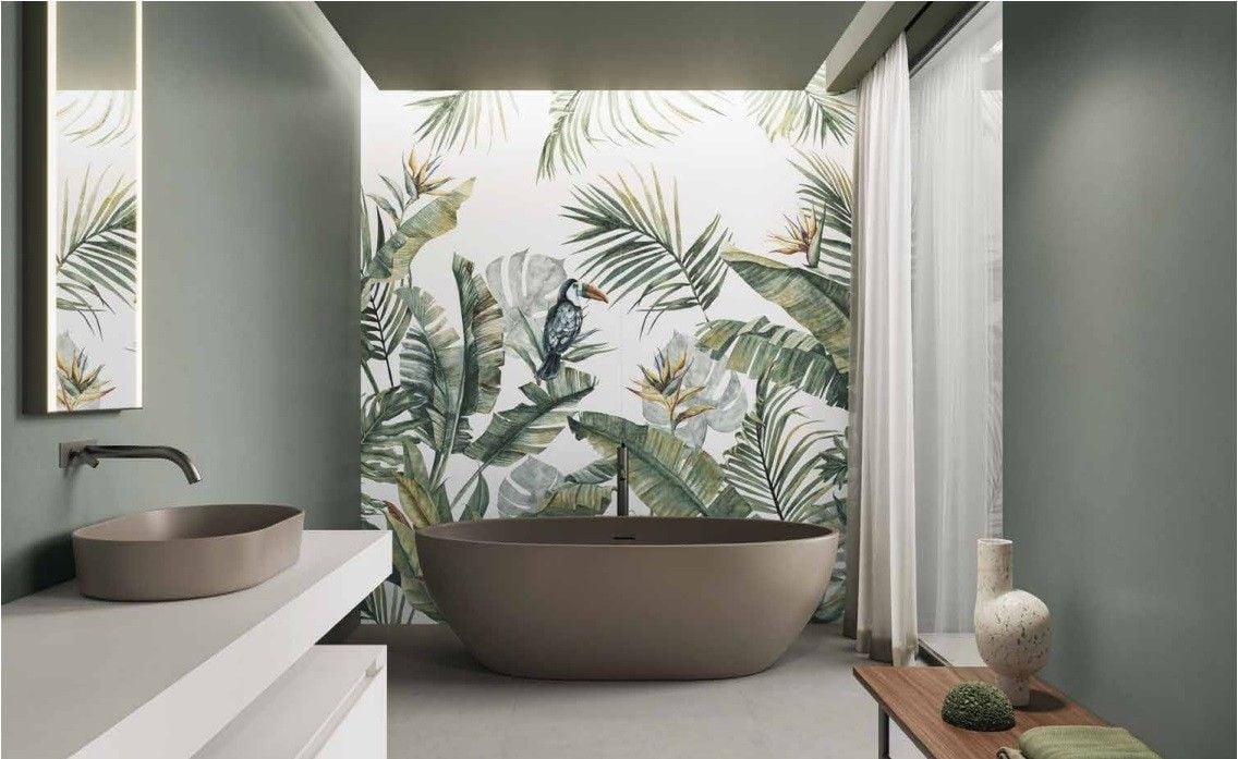 Baie tropicală cu accente pământii | Inspirație Baie Modern
