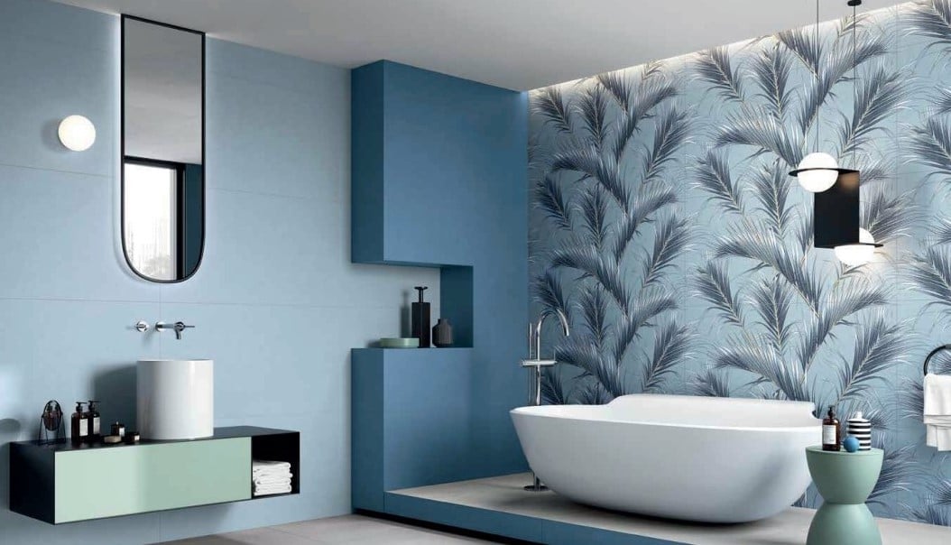 Baie tropicală în albastru calm | Inspirație Baie Modern