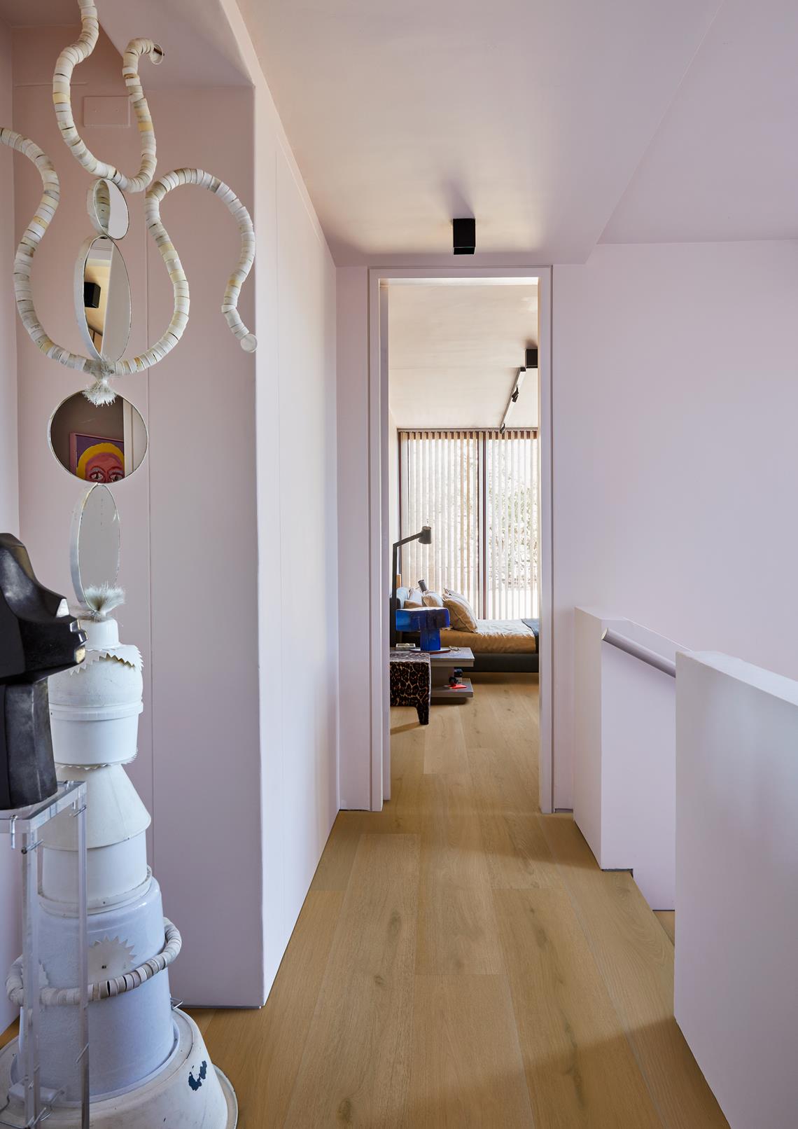 Hol luminos cu accente calde | Inspirație Hol Modern