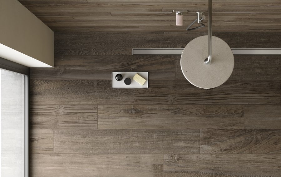 Duș intim în lemn închis | Inspirație Baie Modern