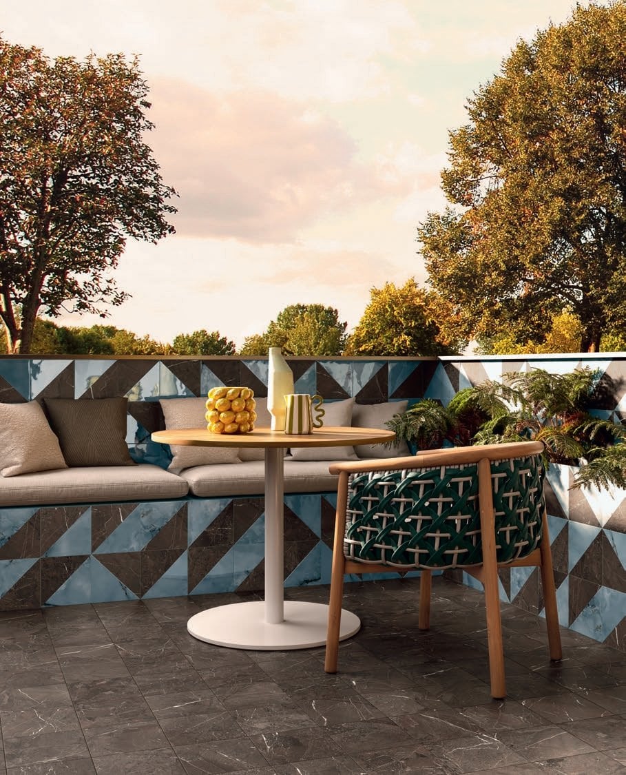 Terasă modernă cu accente albastre | Inspirație Baie Modern