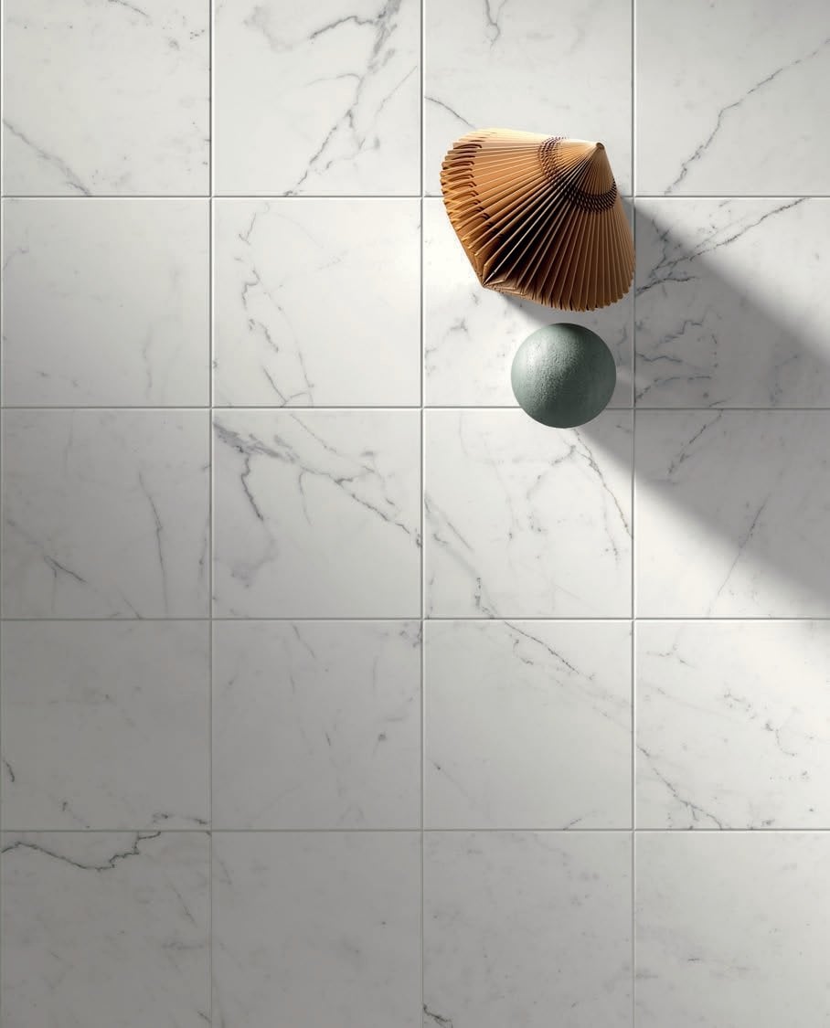 Minimalism pur, accente calde | Inspirație Baie Modern