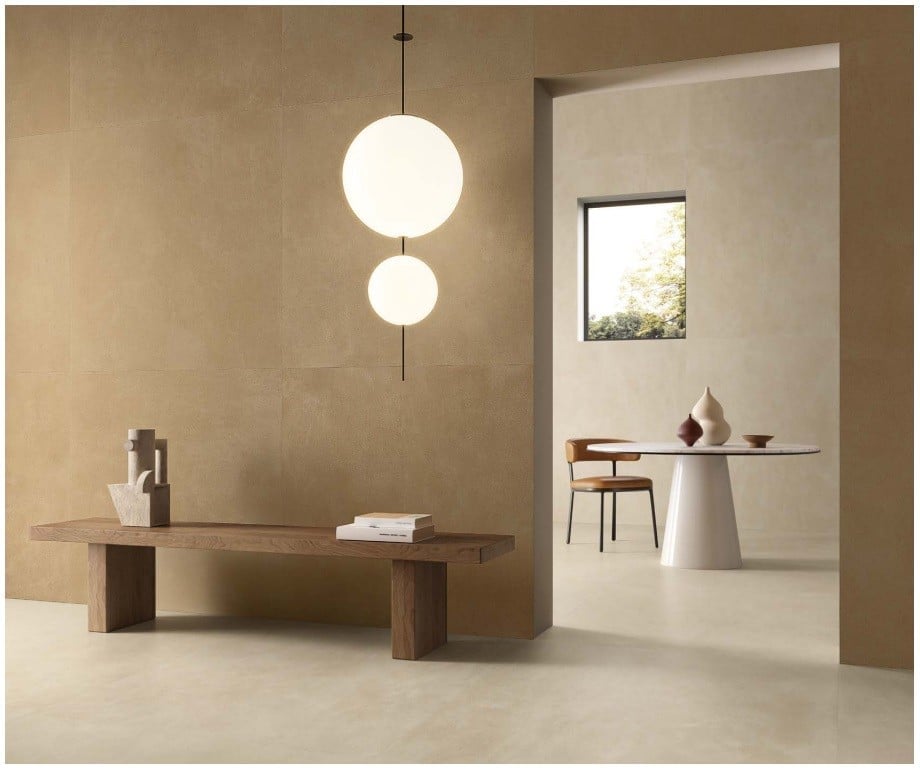Hol minimalist în tonuri calde