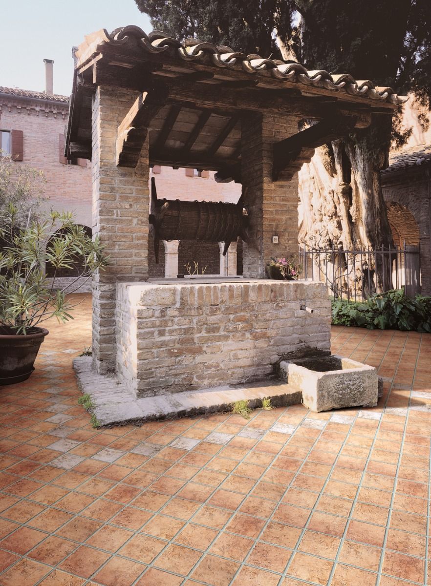 Curte mediteraneană cu aer rustic | Inspirație Baie Modern